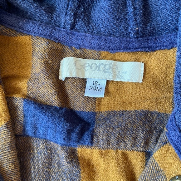 18-24mo hooded flannel - Picture 2 of 4